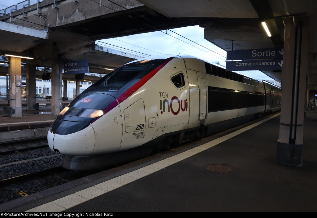 SNCF TGV INOUI 250